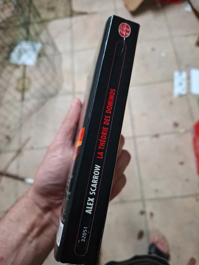 La théorie des dominos Alex Scarrow - photo numéro 3