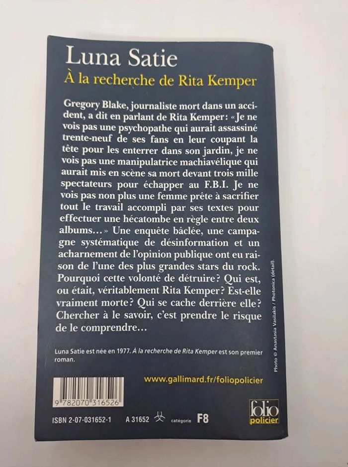 "À la recherche de Rita Kemper" de Luna Satie.
Folio policier.
352 pages.
ISBN : 2.07.031652.1 - photo numéro 2