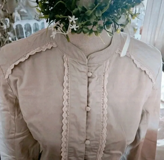 Veste beige avec dentelle Clara Vitti Taille 42 (40) Neuve - photo numéro 2