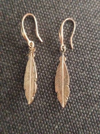 Boucles d'oreille dorées neuves