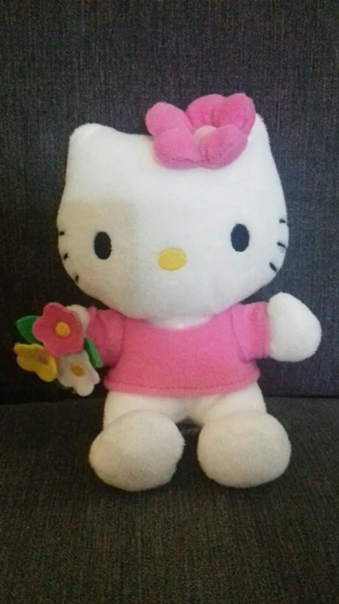 Peluche Hello Kitty - photo numéro 3