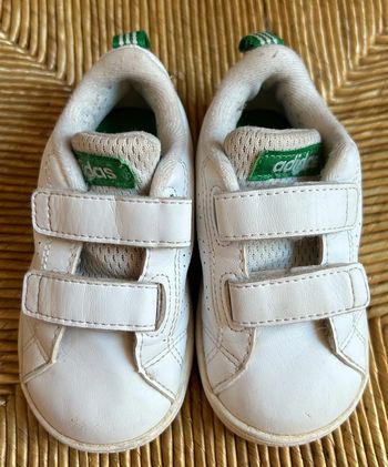 Jolie paire de baskets blanches Adidas T. 21 mixtes