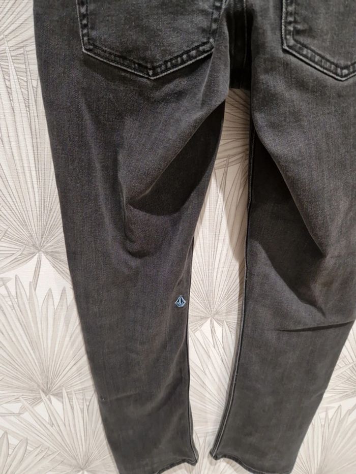 Joli jean Volcom taille 36 - photo numéro 4
