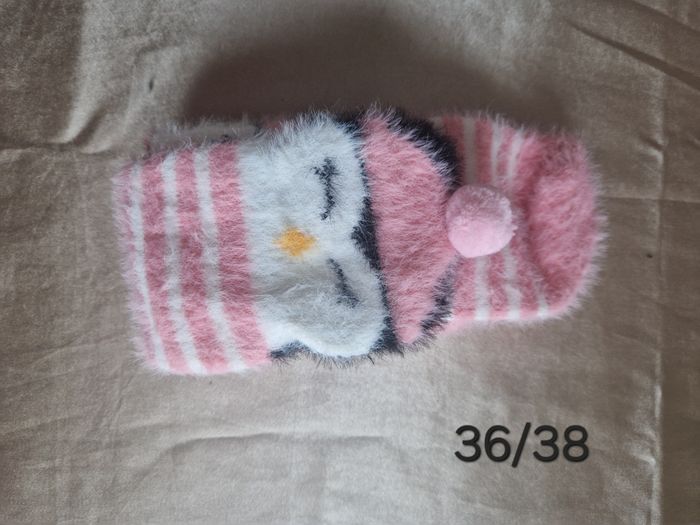Lot de chaussettes + chaussons antidérapantsLot de chaussettes + chaussons antidérapants

Différentes tailles (indiqué sur les photos) :

 - chaussons antidérapants x2 - 36/40
 - chaussette renard - 31/34
 - chaussette pingouin - 36-38
 - 2 pair - photo numéro 7