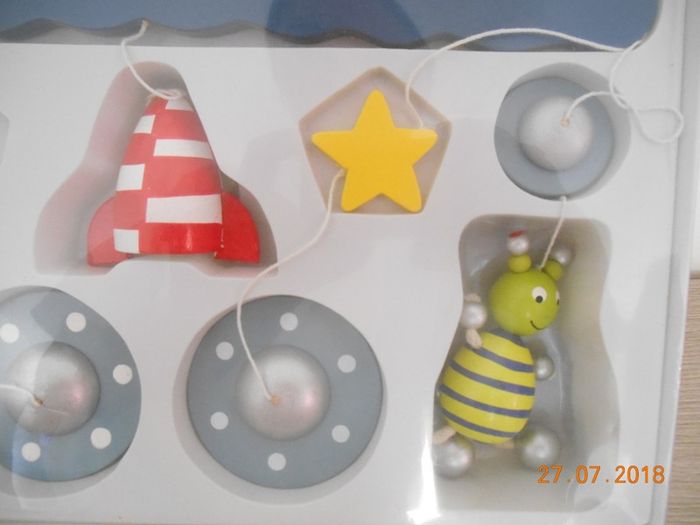 Mobil en bois "l'espace" à suspendre neuf - photo numéro 2