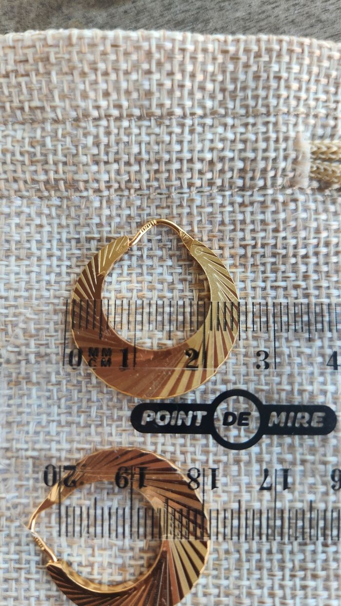 Boucle d'oreille  plaqué  or  striée - photo numéro 3