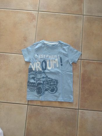 T shirt Vertbaudet taille 6 ans