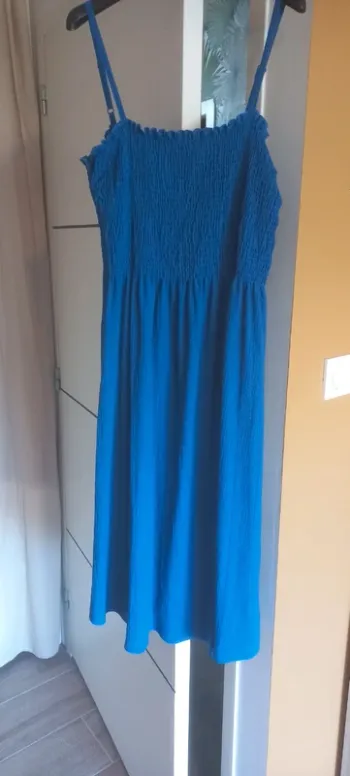 Robe bleu roi neuve
