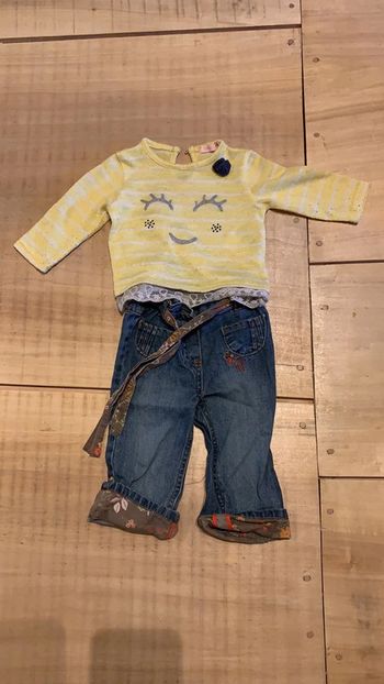 Ensemble jean et pull fin 12 mois en bon état