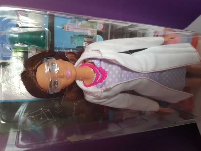 poupée Barbie métier scientifique neuve - photo numéro 2