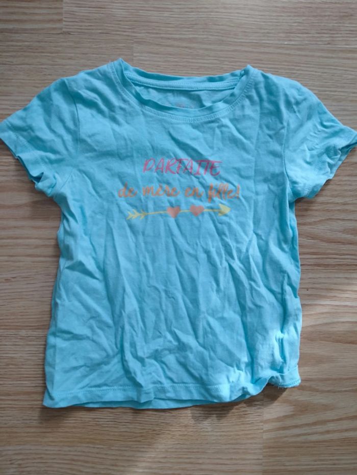 T shirt bleu. Filles. U
Taille 4 ans - photo numéro 2