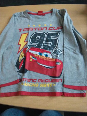 T shirt gris et rouge