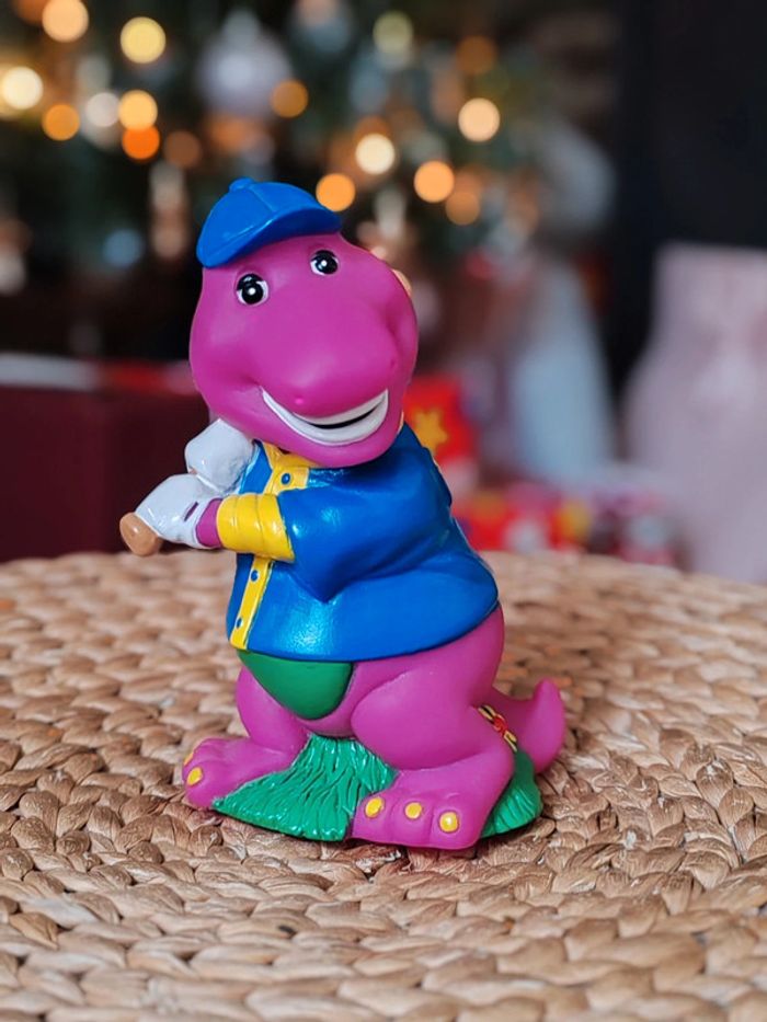 Figurine tirelire Barney dinosaure violet baseball - photo numéro 2