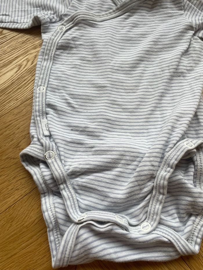 Lot 5 bodies ouverture devant 6-9 mois - photo numéro 3