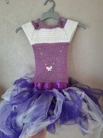 Magnifique robe faite main laine et tulle taille 7/8 ans