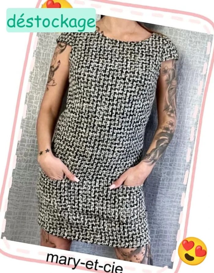 SOLDÉ - Robe tweed taille M - Benetton - photo numéro 2