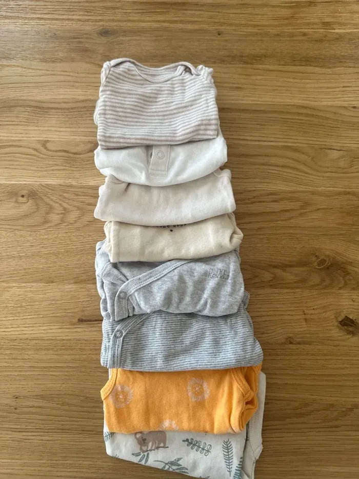 Lot de 8 bodies