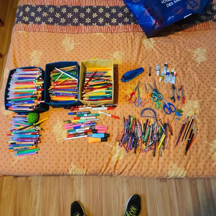 Lot de fournitures scolaires - photo numéro 2