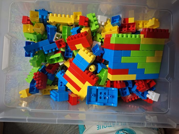 Lego vendu sans bac - photo numéro 2