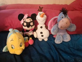 Lot petites peluche Disney polochon, minnie, olaf, bourriquet