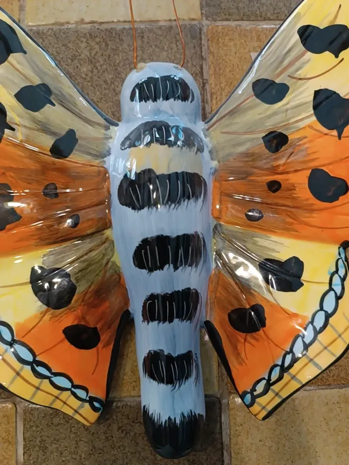 Papillon décoratif mural en porcelaine - photo numéro 2