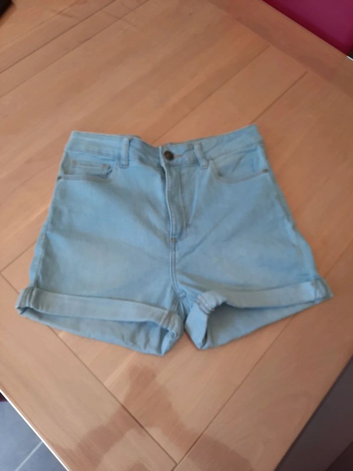 Short jeans court