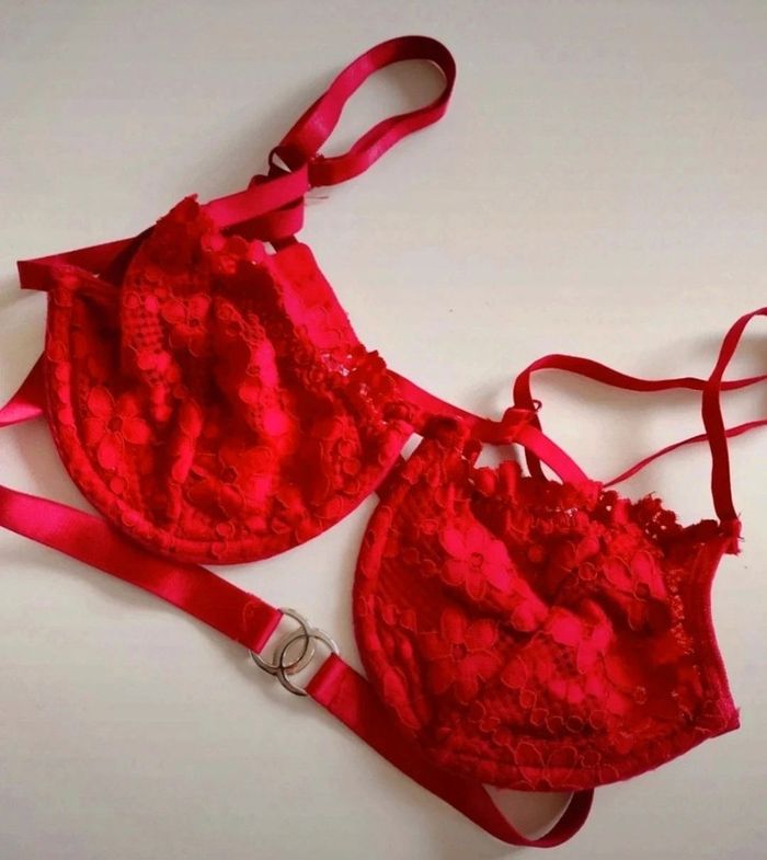 Soutien-gorge dentelle rouge S - photo numéro 2