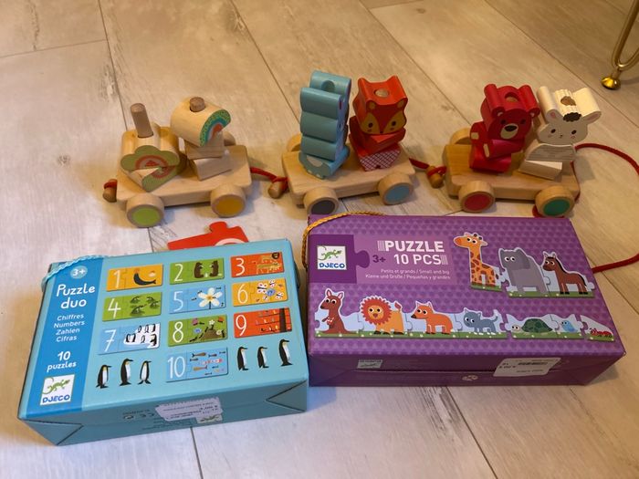 Lot puzzle djeco et petit train à tirer