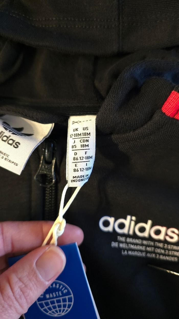 NEUF  (non porté)🏷🥰😍💙 SUPERBE  survetement ADIDAS 18 mois (86cm) garçon  (ferme) 😍🥰💙 - photo numéro 4