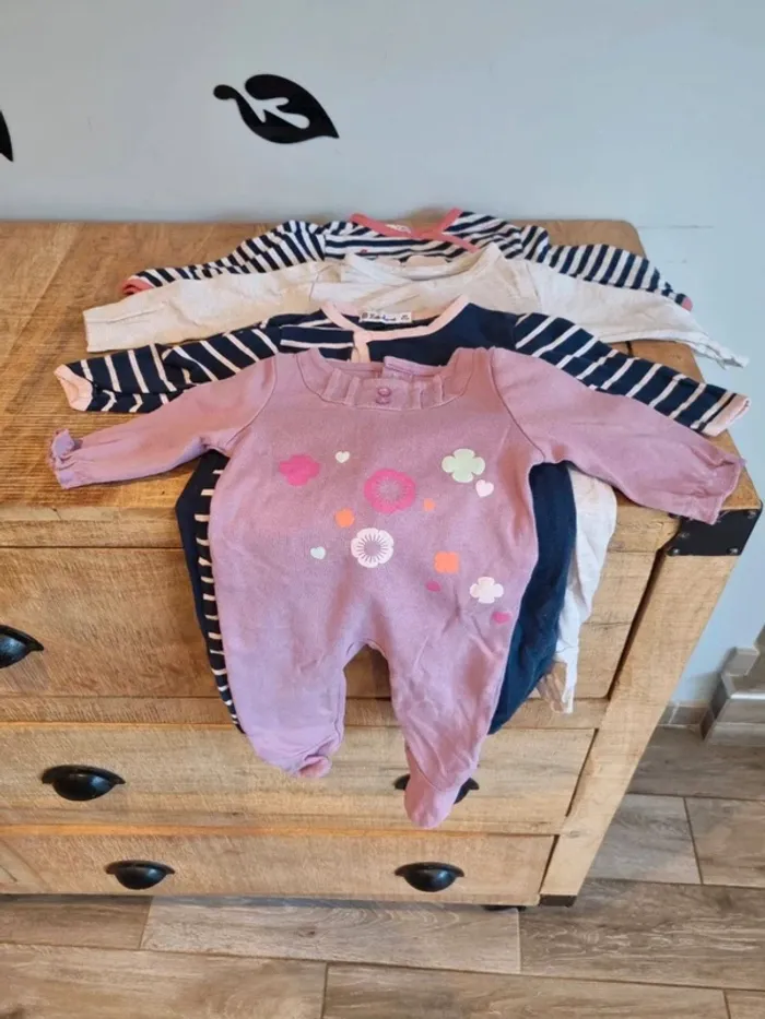 Lot de 4 pyjamas léger 1 pièce 6 mois