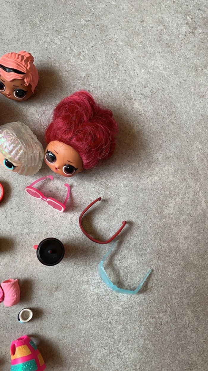 Gros lot de poupée LOL accessoires lunettes ailes tête télévision - photo numéro 15