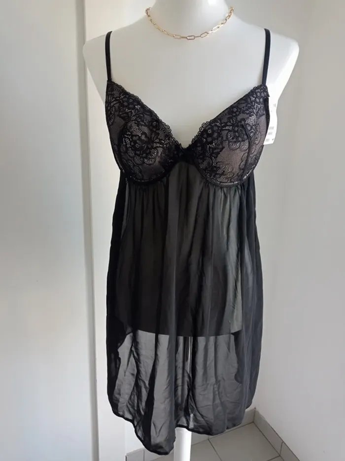 Nuisette sexy transparente dentelle avec bretelles fines neuf avec étiquette T.Xl H&M