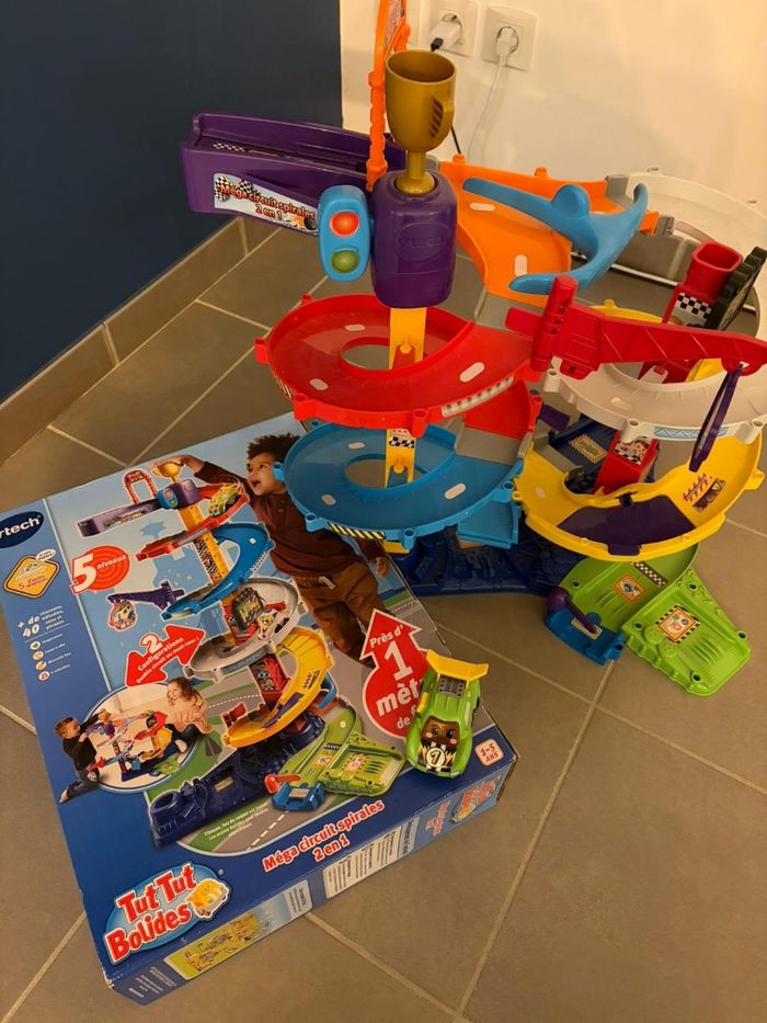 Mega circuit spirales tut tut bolides