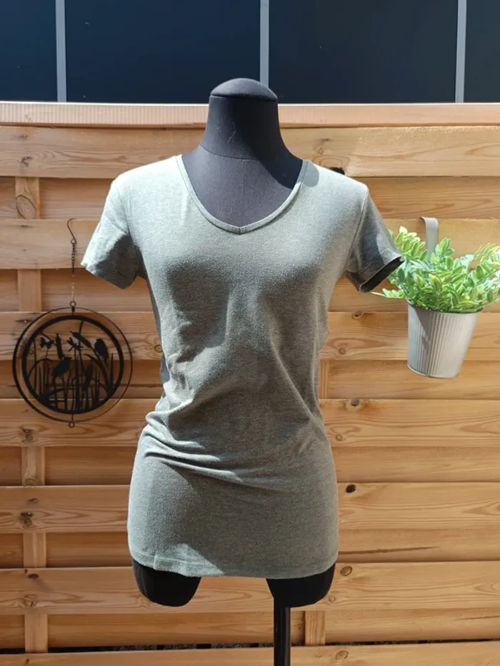 T-shirt taille 36 - photo numéro 2
