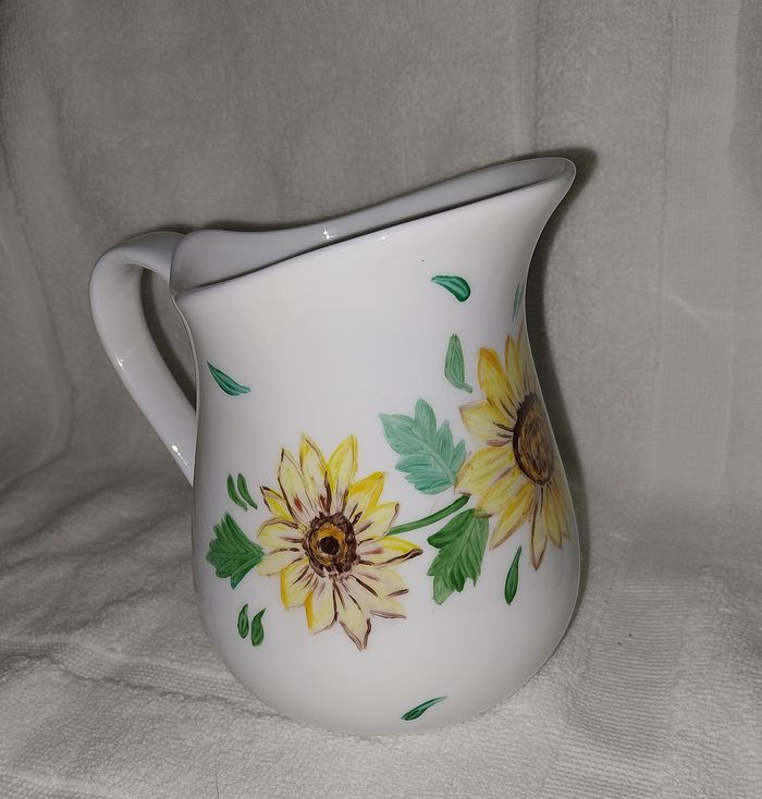 superbe broc carafe pichet signé DMS fait main motif tournesol fleurs - photo numéro 2
