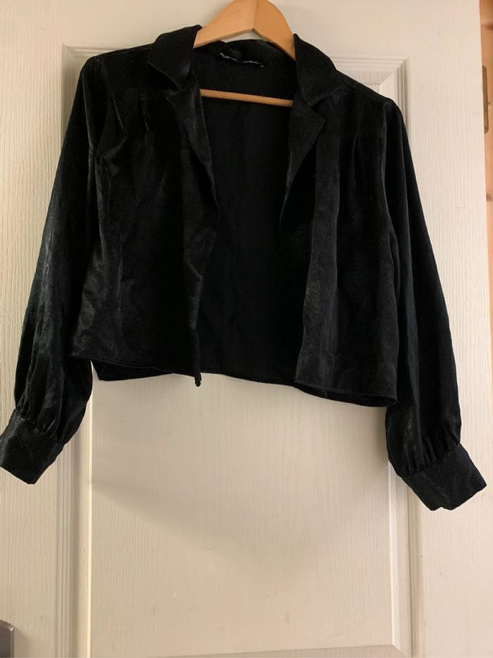 Chemisier satiné noir court de Zara taille M - photo numéro 2