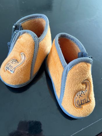 Chaussons taille 18
