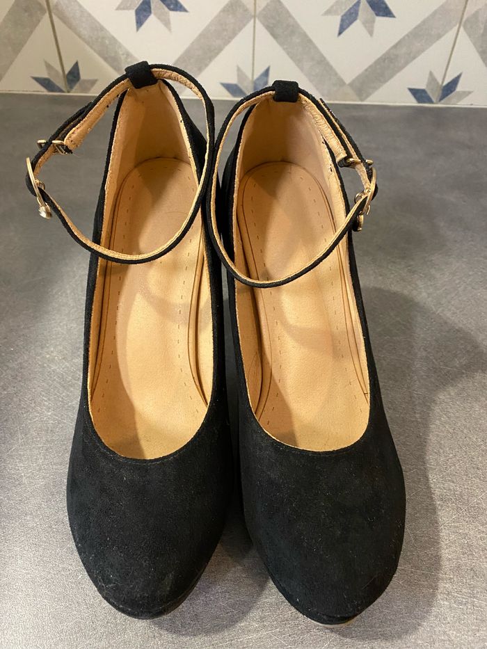 Chaussures noires - photo numéro 2