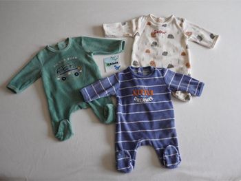 Lot n°2 de 3 Pyjamas velours fantaisies Kiabi Taille : 1 mois
