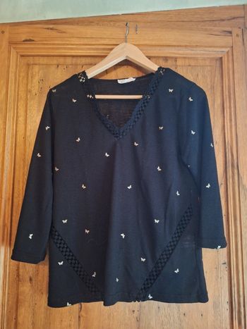 Joli haut vintage fin et délicat