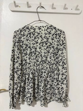 Chemisier blanc à fleur noir