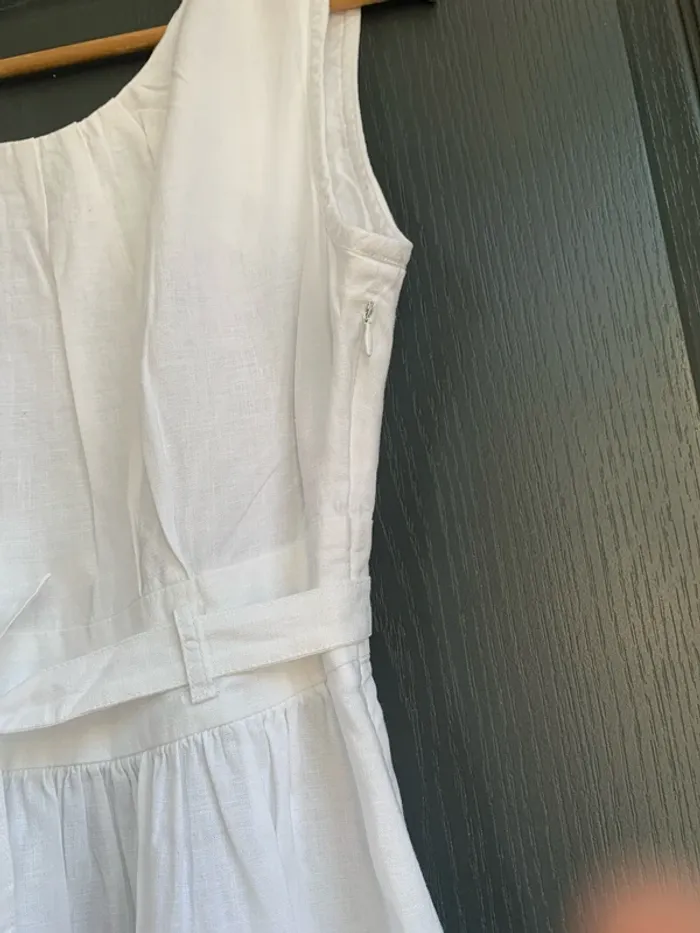 Robe blanche avec noeud sur le devant - photo numéro 5