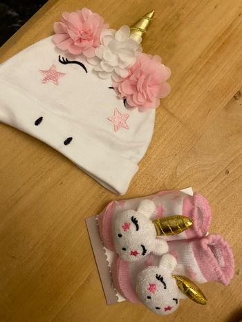 Ensemble chaussons et bonnet licorne