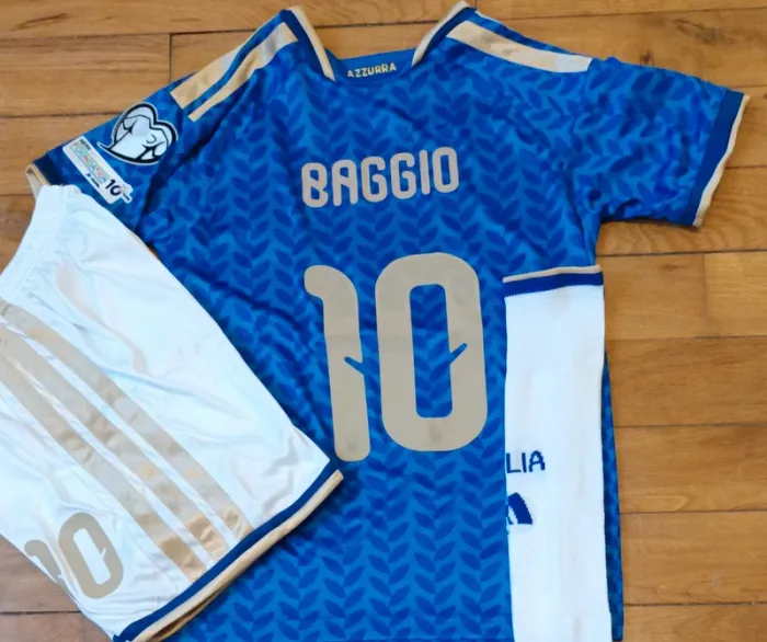 Magnifique tenue Italie (2026-27 nouveau) taille 10 ans bleu domicile