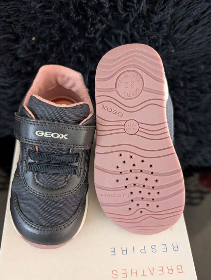Baskets fille. Taille 22. Semelle intérieure en cuir. Neuf. Geox - photo numéro 6