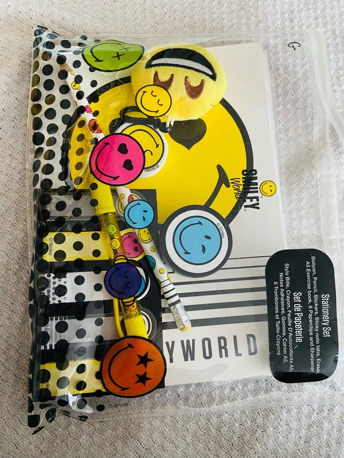 Lot carnet secret et accessoires smiley - photo numéro 2