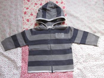 Gilet à capuche zippé noir et marron 12 mois