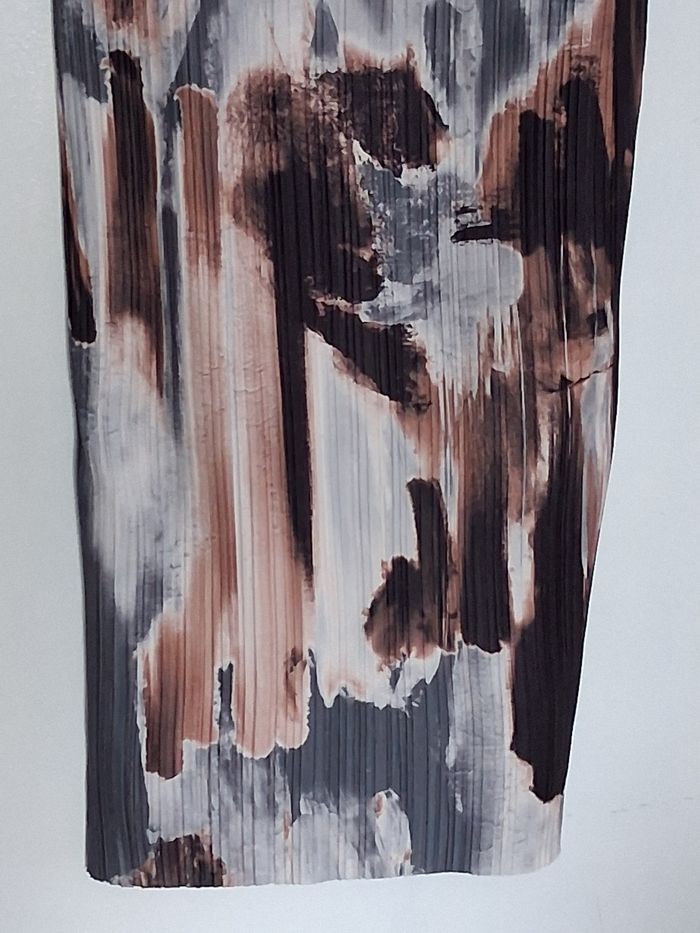 Robe longue froissée moulante grise, marron et blanche - photo numéro 3