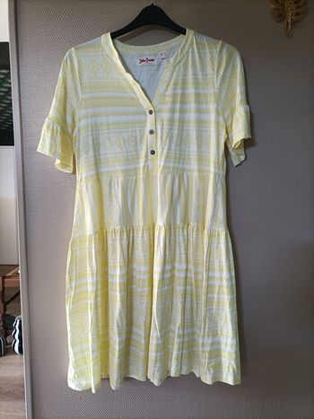 Robe blanc et jaune manches courtes