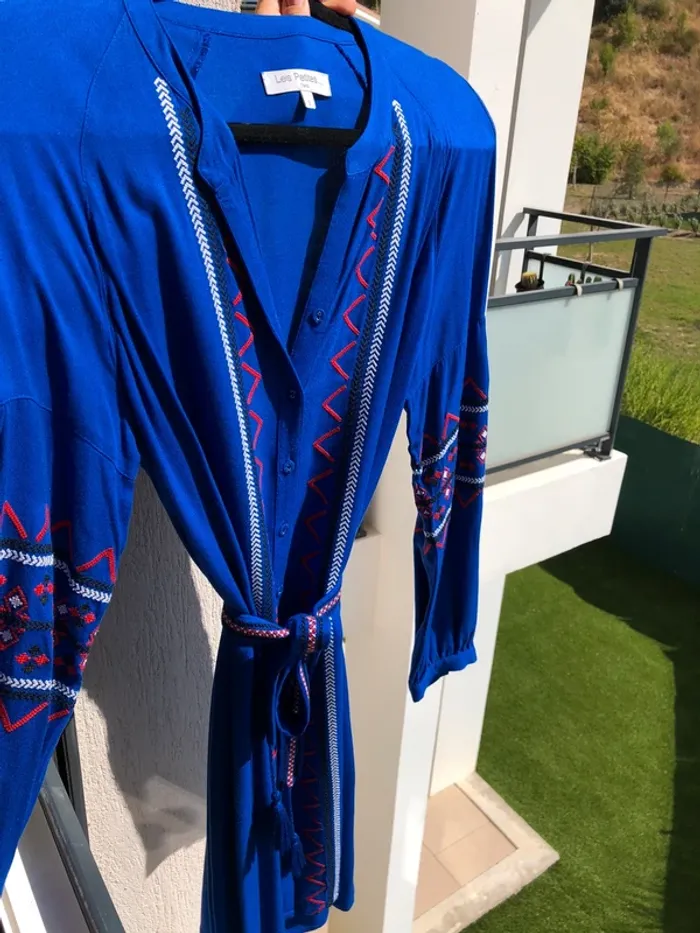 Robe bleu électrique brodée Les Petites taille S neuve - photo numéro 2